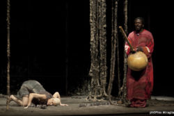 Pamela Villoresi e Baba Sissoko in "Memorie di una schiava" regi Pamela Villoresi e Baba Sissoko in "Memorie di ina schiava" regia Gigi di Luca - produzione La Bazzarra - Febbraio 2012